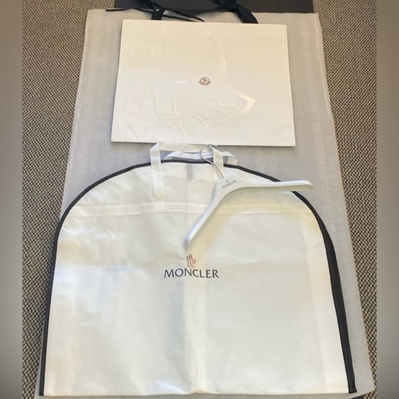 New MONCLER shopping bag, hanging garment bag and hanger Authentic 💯 - Picture 5 of 11